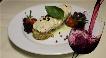 "Rotolo di pollo” mājīgā un romantiskā Itālijas atmosfērā restorānā Mikelandželo ar 55% atlaidi, kā arī 15% atlaidi jebkuram vīnam