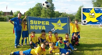 Lietderīgi un ar prieku pavadīts laiks: Mēneša abonements bērnu futbola treniņiem sporta klubā SUPER NOVA 52% atlaidi