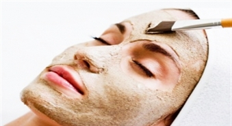 Intensīva ādas attīrīšana ar komedonu ekstrakciju un ārstniecisko masku salonā Mariposa!