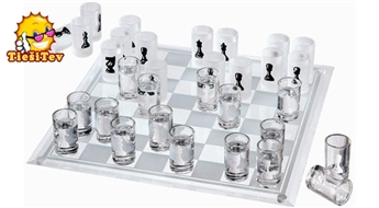 Стеклянные шахматы с рюмками или классическими фигурками