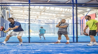„Padel“ tenisa spēle trenera vadībā