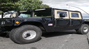 Brauciens ar agresīvo HUMMER H1 pilsētā