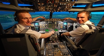 Iejūties pilota lomā! Pacelšanās, aizraujošs 1h ilgs lidojums un nosēšanās profesionālajā AirBaltic Boeing 737 simulatorā (1-3 cilvēkiem) -38%