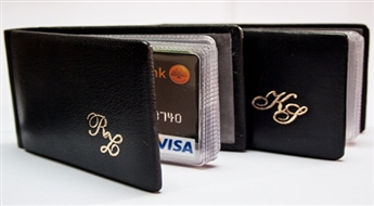 Mansalbums.lv: elegants plastikāta karšu ādas maks ar Tavu iniciāļu monogrammu -39%