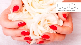 Skaisti, mirdzoši nagi ilgāku laiku! Klasiskais manikīrs + Shellac pārklājums veselības studijā LUA -61%