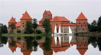Baltia Tour: 1-дневная экскурсия в Вильнюс и по-летнему прекрасный Тракай -59%