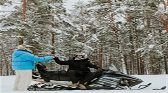 Ziemas izpriecas ar sniega motociklu