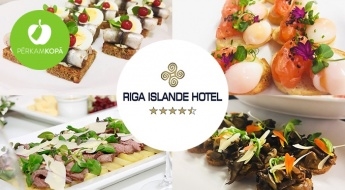 Vēlās brokastis RIGA ISLANDE HOTEL ar glāzi dzirkstošā vīna, skatu uz Vecrīgu un pārsteigumu no "PURE Chocolate” sestdienās un svētdienās (6.01.-27.05.)