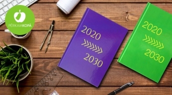 Сделано в Латвии! Ежедневник на десятилетие на 2020-2030 года двух ярких цветов