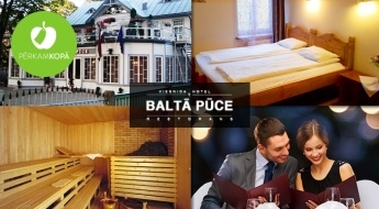 Ночь в двухместном номере + завтрак + фруктовое или сырное плато + изысканный напиток и пр. в гостинице  "Baltā pūce"