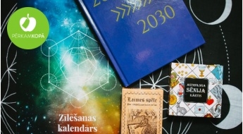 Zīlēšanas kārtis un kalendārs, Desmitgades piezīmju grāmatiņa, kāršu likšanas galdautiņš u.c.